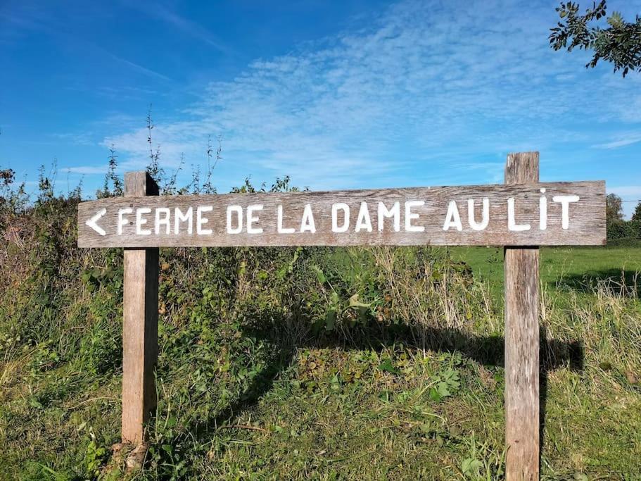 Gite à la ferme de la dame au lit Momignies Exterior foto